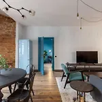 Industrial Style 2Bd Apartment In City Centre